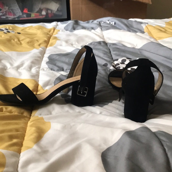 black velvet heels! - Picture 2 of 2